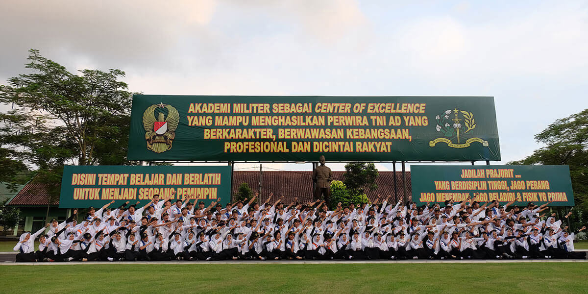 Rangkaian camp diawali dengan mengikuti kegiatan di Akademi Militer, Magelang, Jawa Tengah